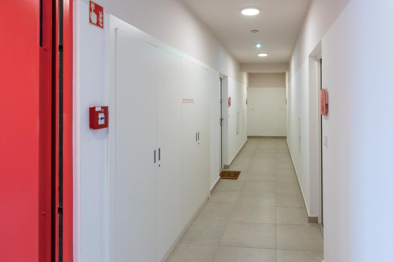 Sweet , 30sqm Studio, Free Private Parking, Mountain View, Balcony, 20 Min From Downtown Appartement