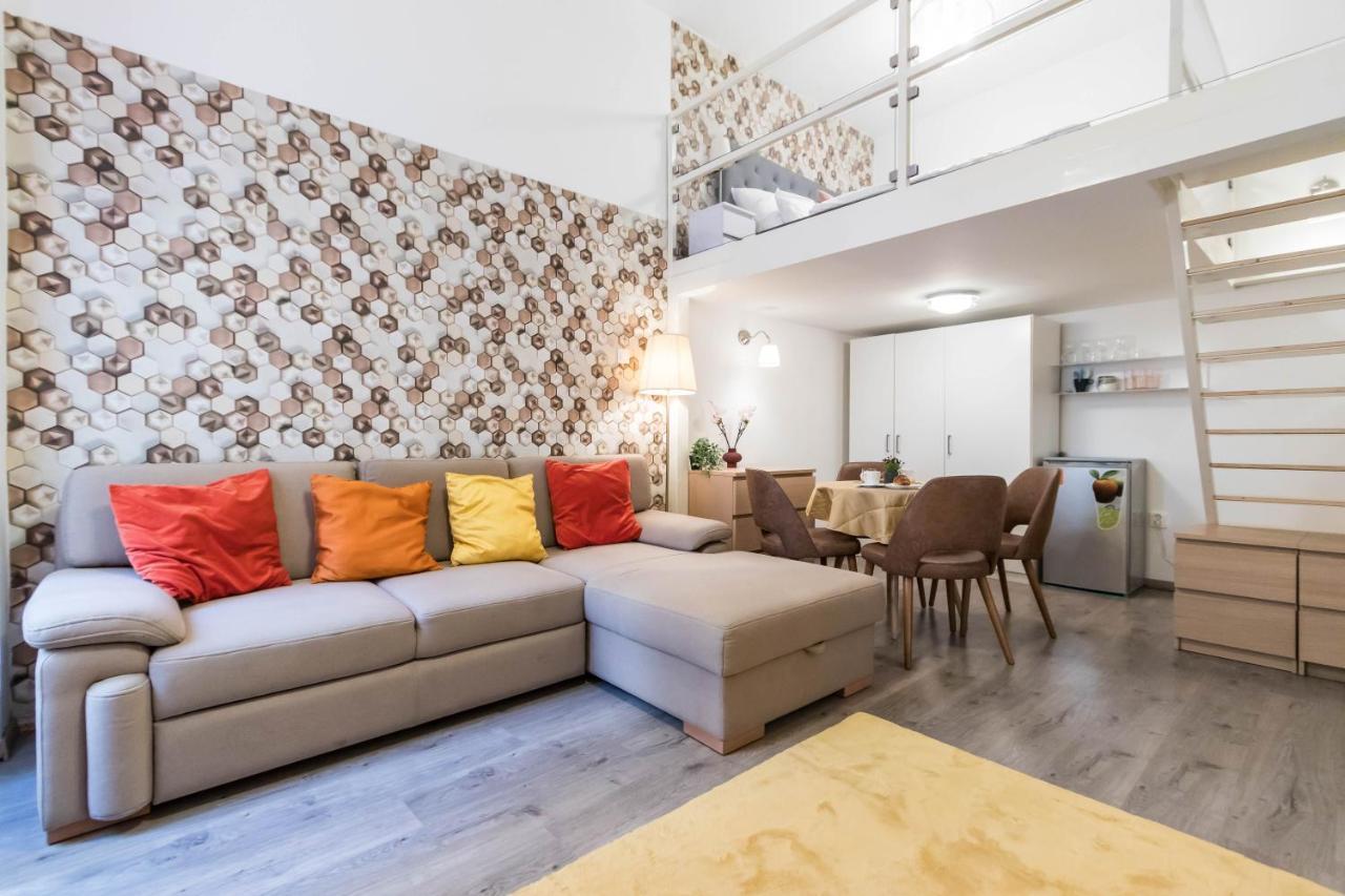 Leda's Next To The Danube And Fashion Street Apartmán