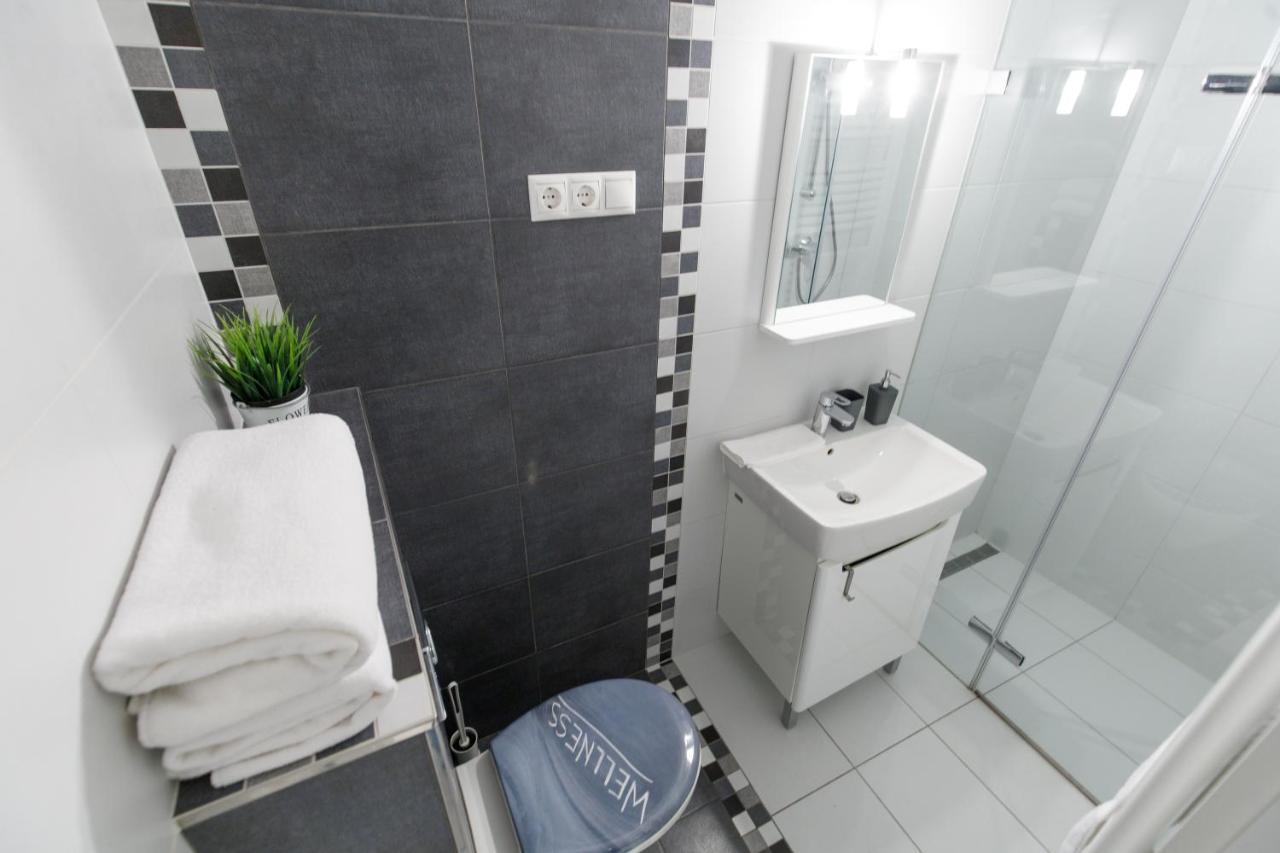 Sleek Minimalist Studio At Inner * Budapest