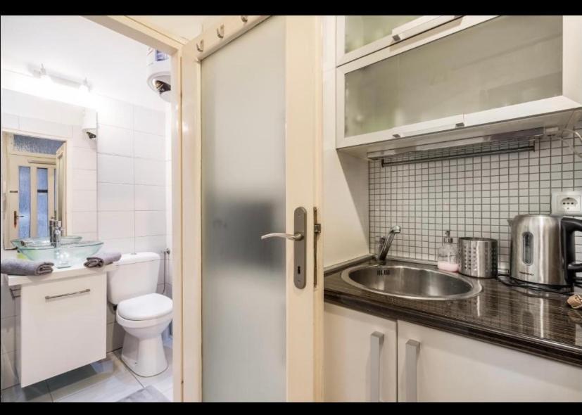 Center Studio With Sauna And Patio *
