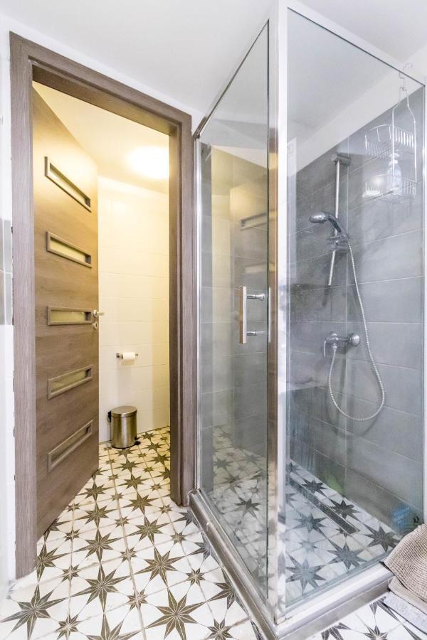 Katarina Blaha Square Apartman *