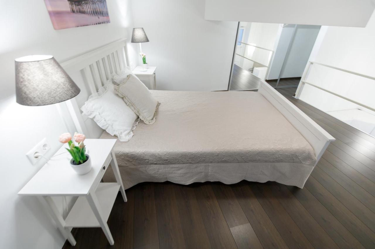 Apartment Sleek Minimalist Studio At Inner *