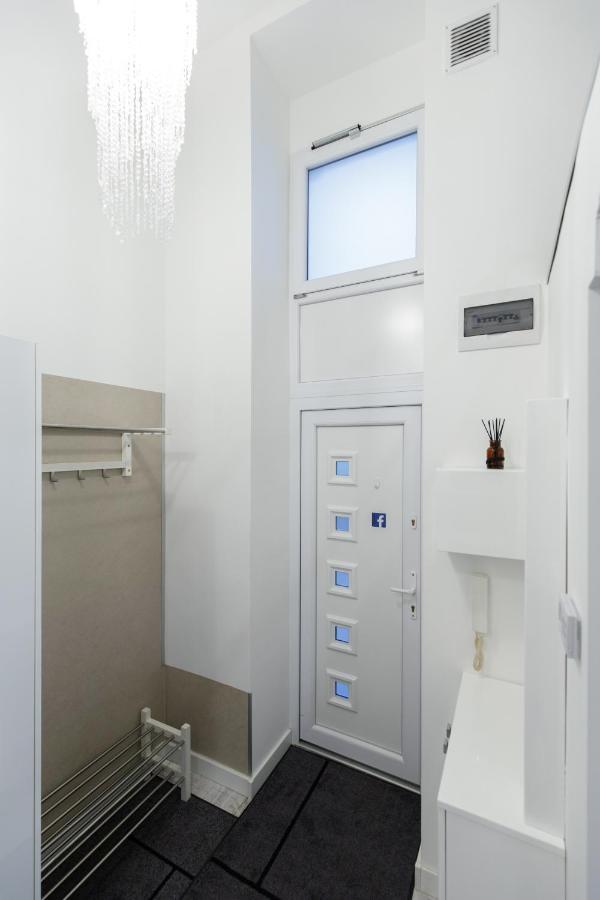 Sleek Minimalist Studio At Inner *