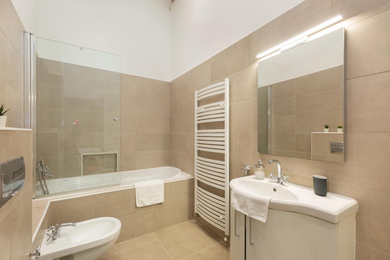 Appartamento Super 2br-2bt With Balcony&view&sauna&jacuzzi Budapest