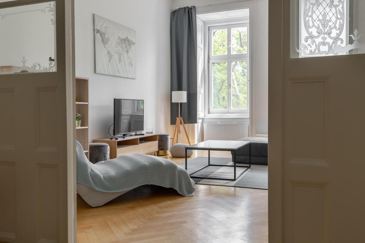 Super 2br-2bt With Balcony&view&sauna&jacuzzi Appartamento *