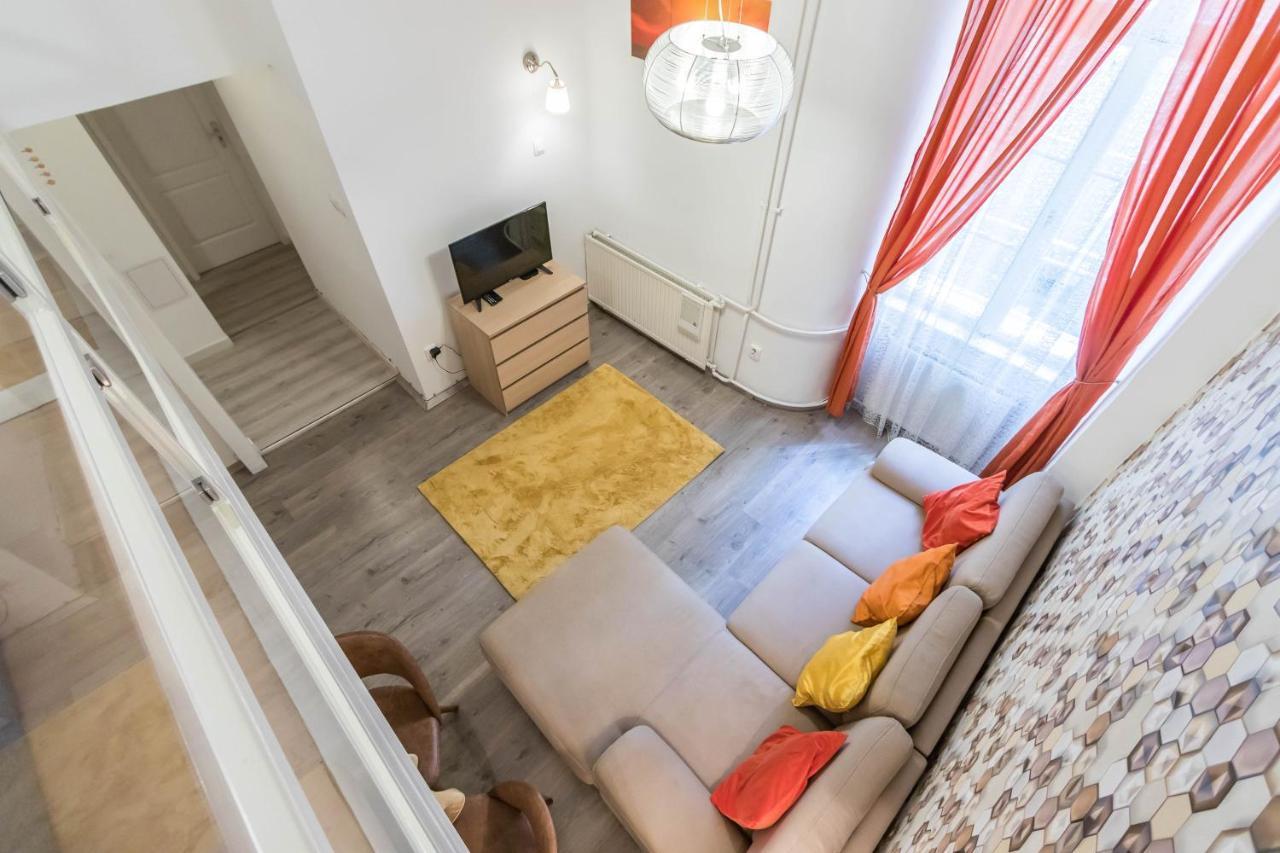 Leda's Next To The Danube And Fashion Street Apartmán