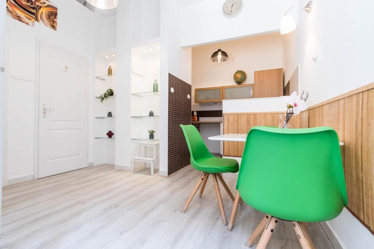Leda's Next To The Danube And Fashion Street Apartmán *