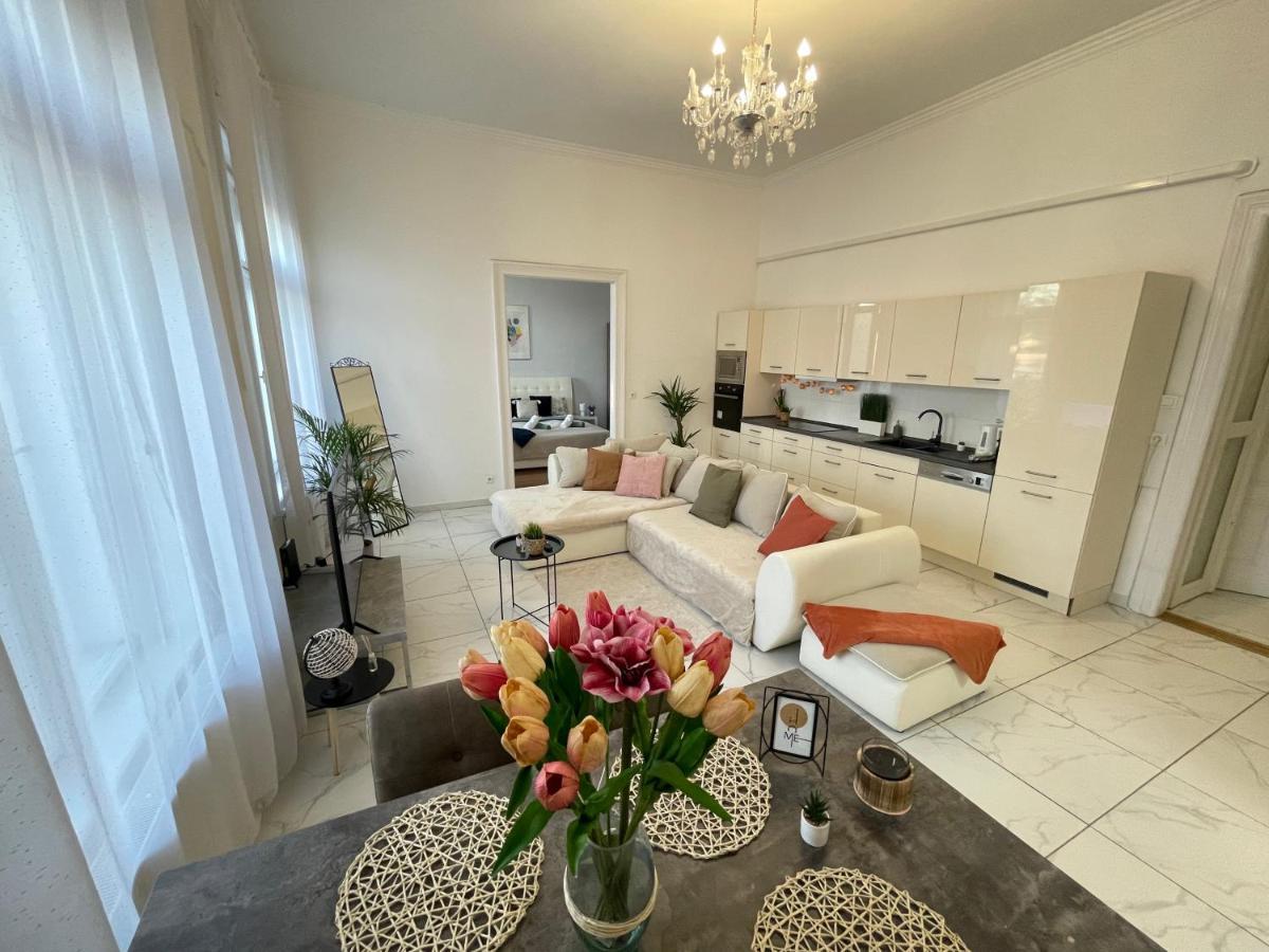 Luxury Riverside Panorama Apartment *