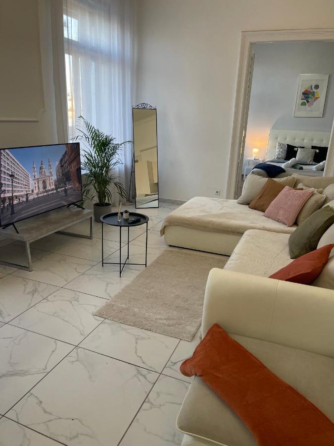 Luxury Riverside Panorama