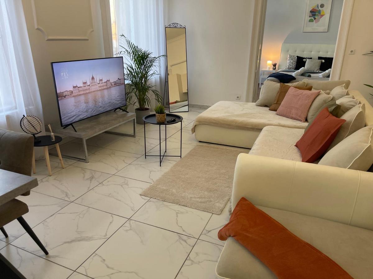 Luxury Riverside Panorama Apartment Budapest