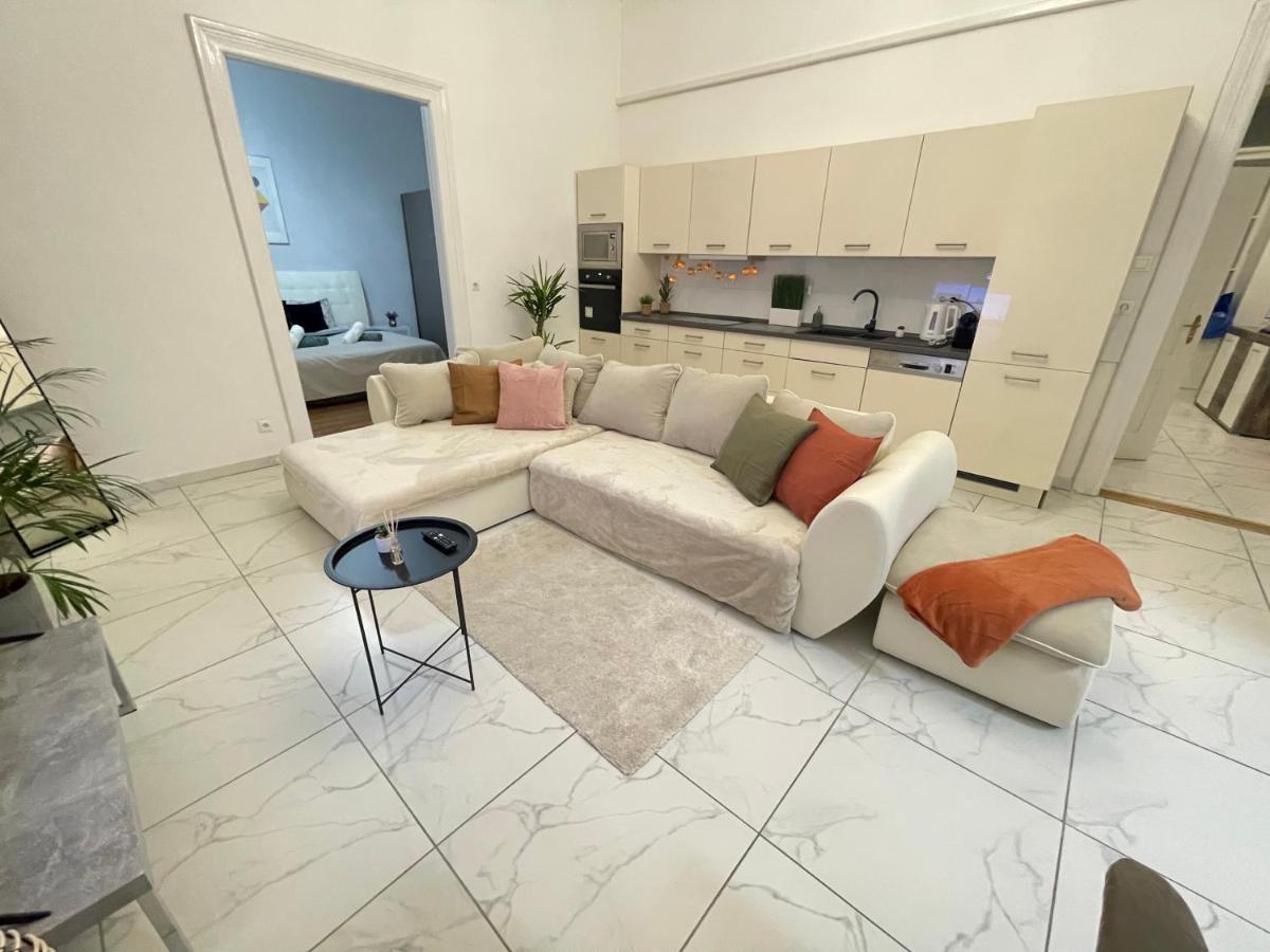 Luxury Riverside Panorama Apartment Budapest
