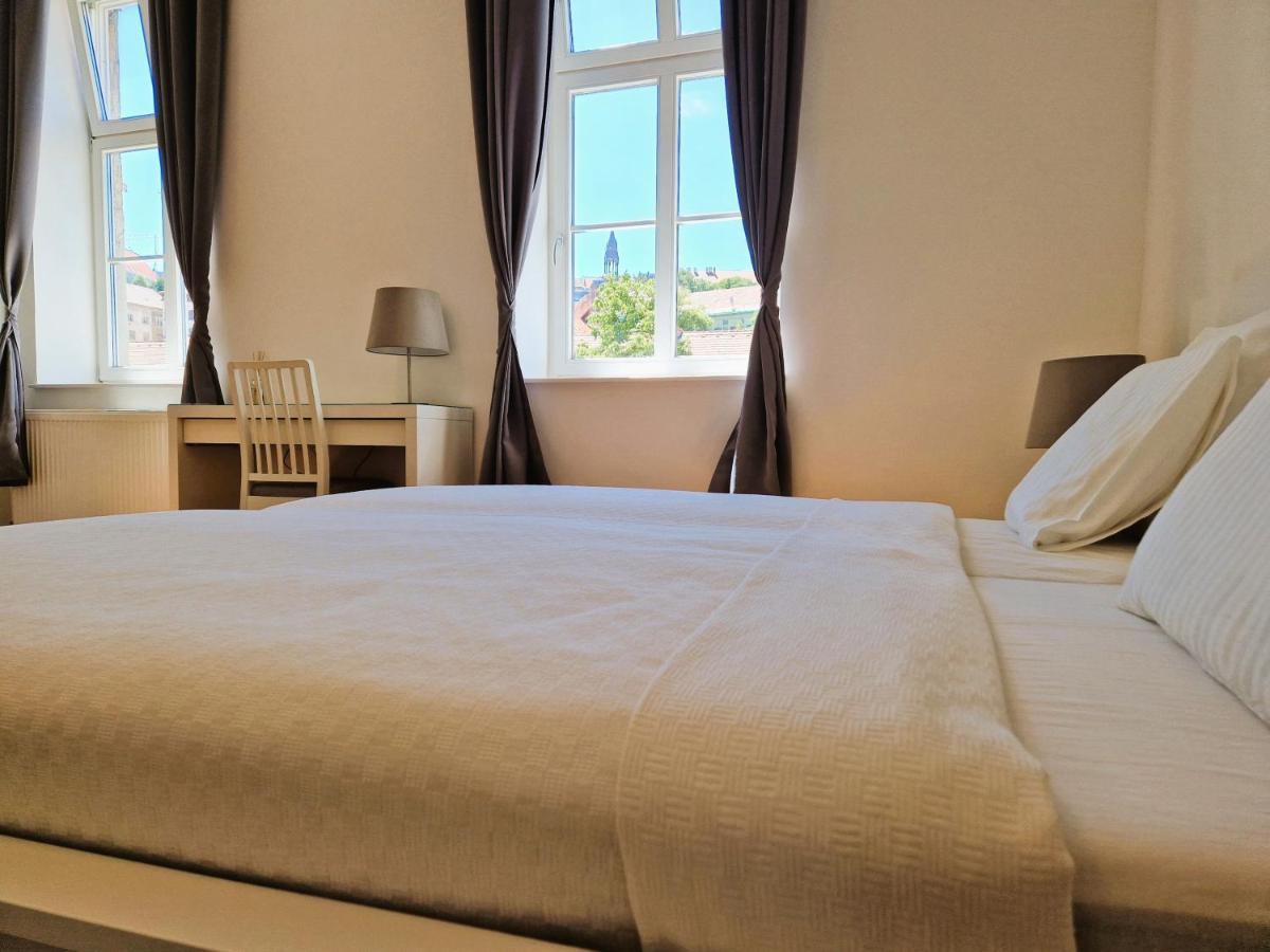 Halasz 2-bedroom Near Castle, Free Public Parking Nearby Lägenhet *