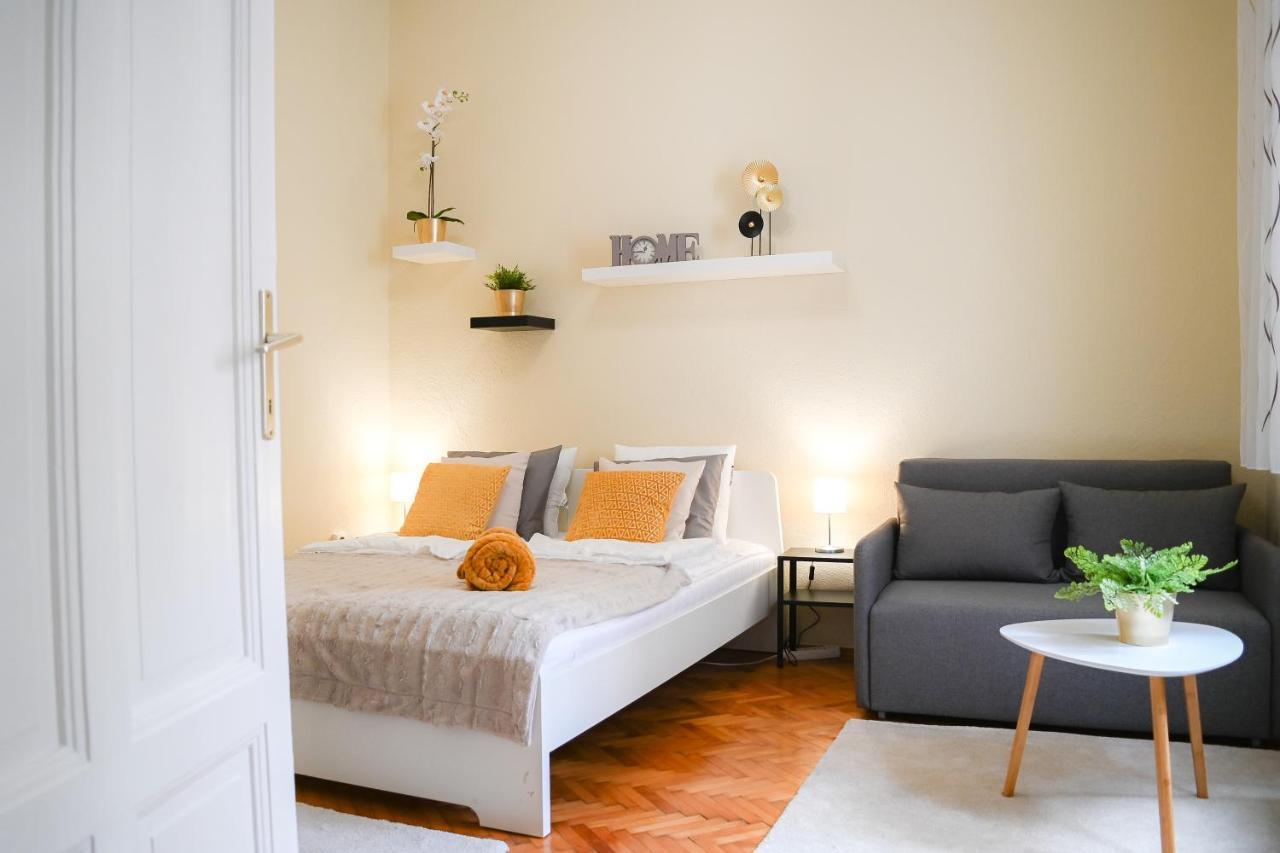 Your In Budapest: Cozy, & Silent Budapest