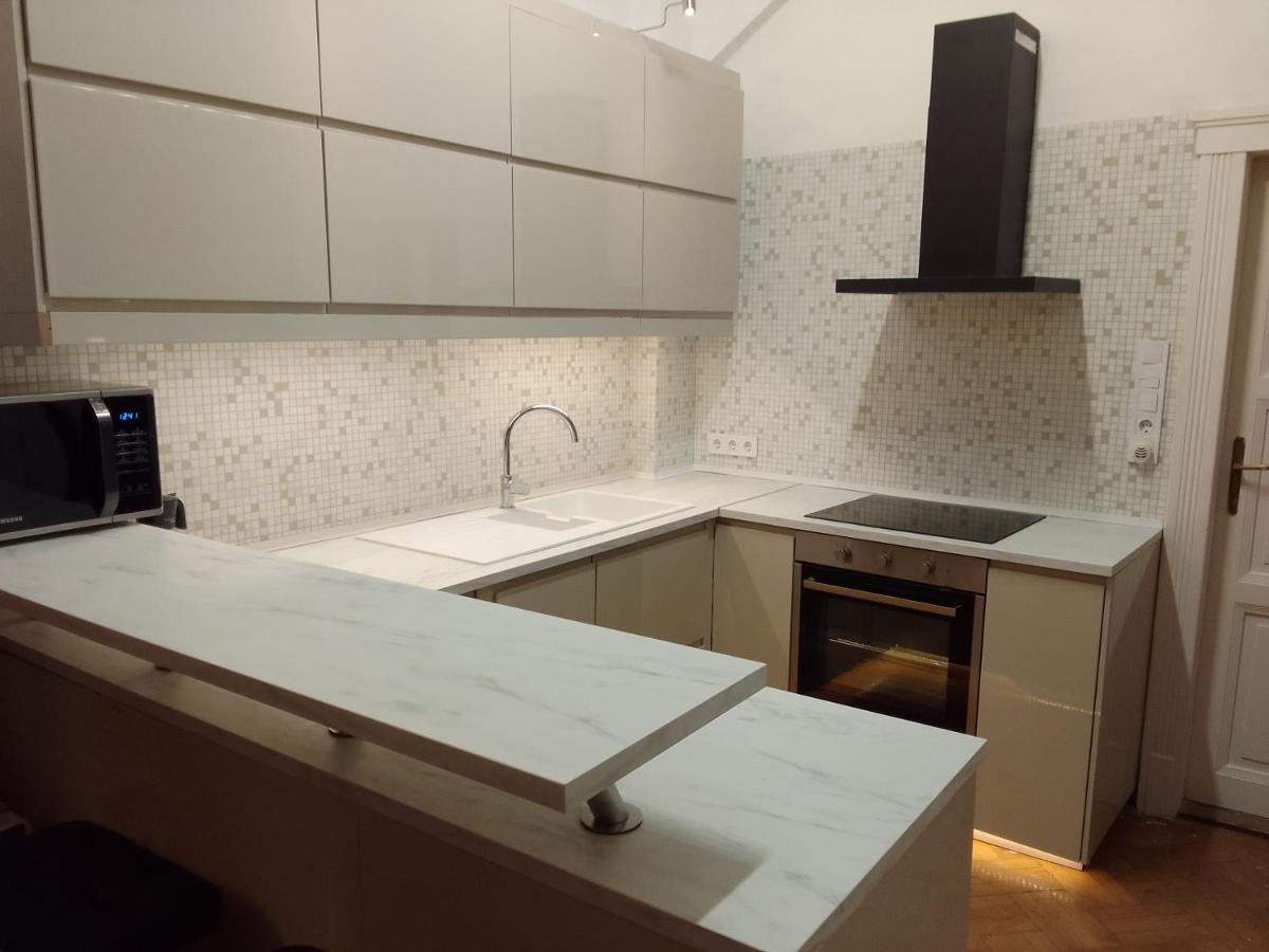 Modern Lux Parkside Apartment- Garden View Apartment