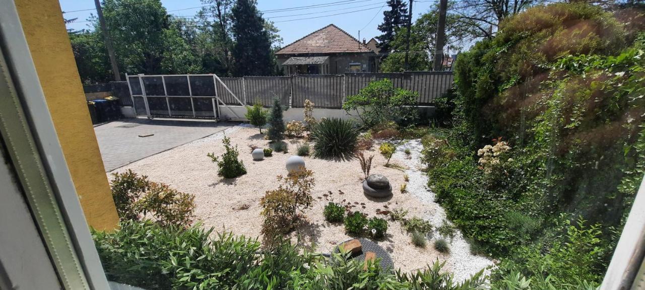 Hi-bp Garden Batsanyi With 4 Near The Train With Free Parking