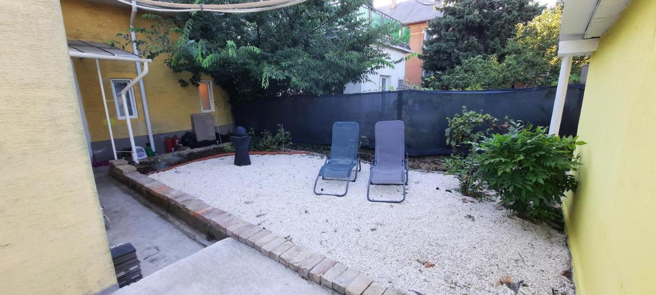 Hi-bp Garden Batsanyi With 4 Near The Train With Free Parking Budapest