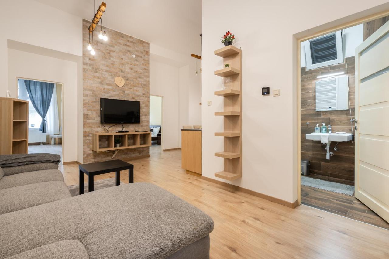 Peachy Homes * Budapest