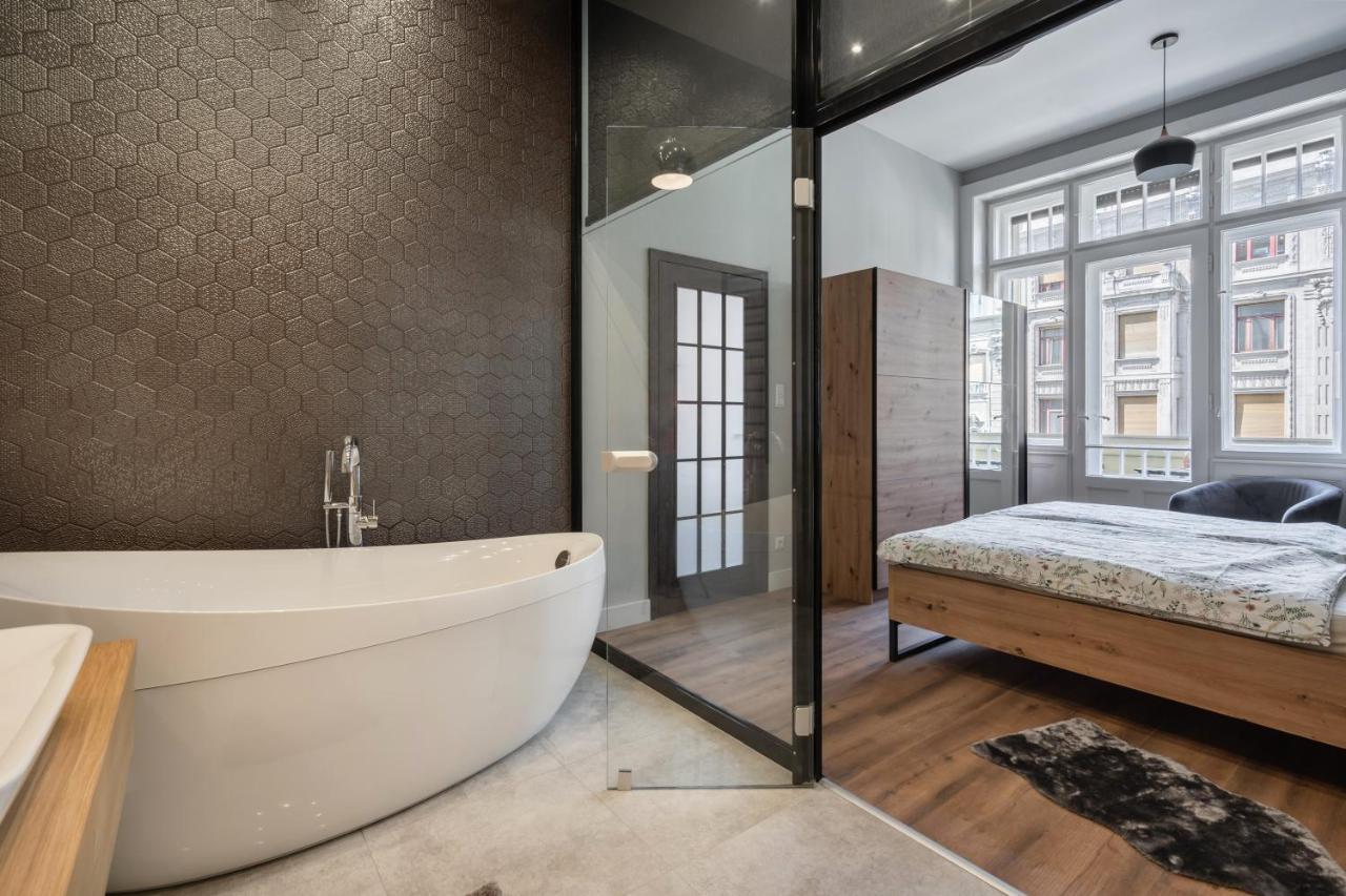 Buenos Boutique - A/c, 2 Bathrms, Amazing View Budapest