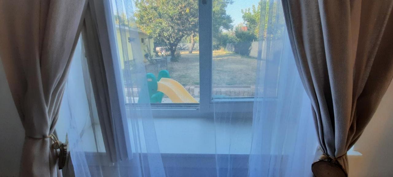 Apartmán Hi-bp Garden Batsanyi With 4 Near The Train With Free Parking