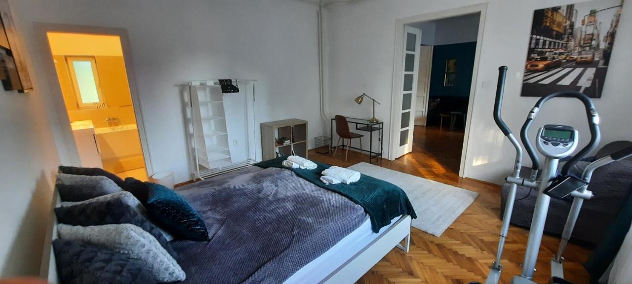 Hi-bp Garden Batsanyi With 4 Near The Train With Free Parking Apartmán *