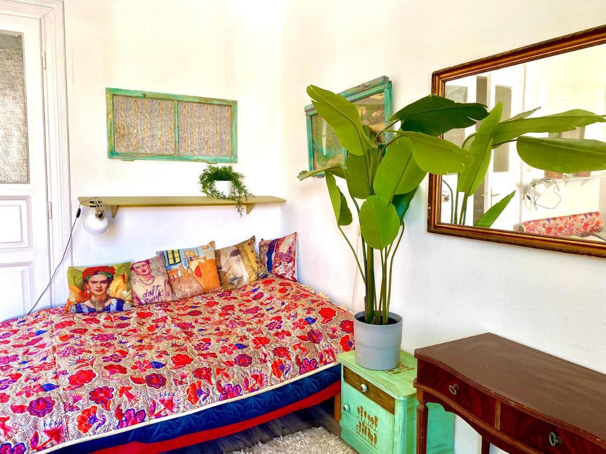 Boutique Studio Flat At City Center Apartment *