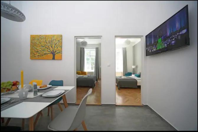 Apartamento 3bdr/2bath/3a/c Design Apt, Central, Free Parking, Quiet Budapest