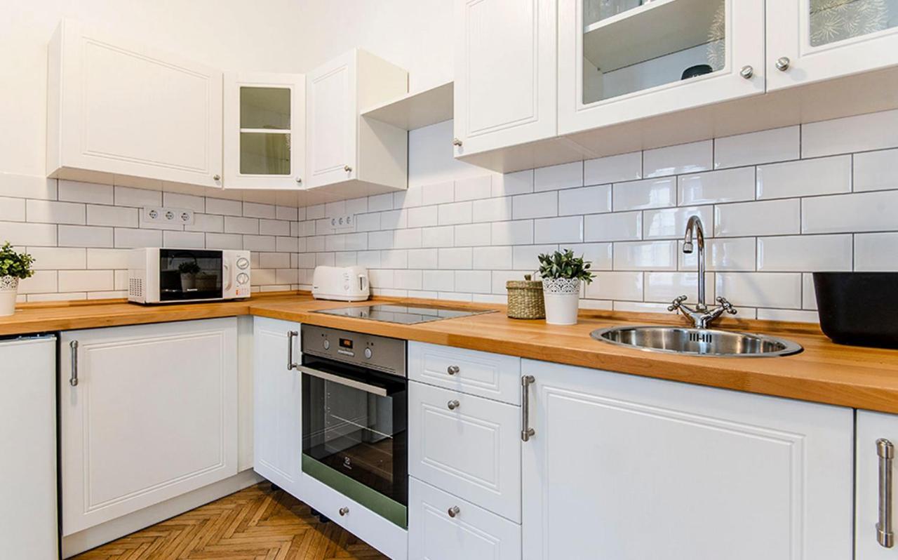 Apartment Cozy 2 Bedroom In Terez Boulevard. *