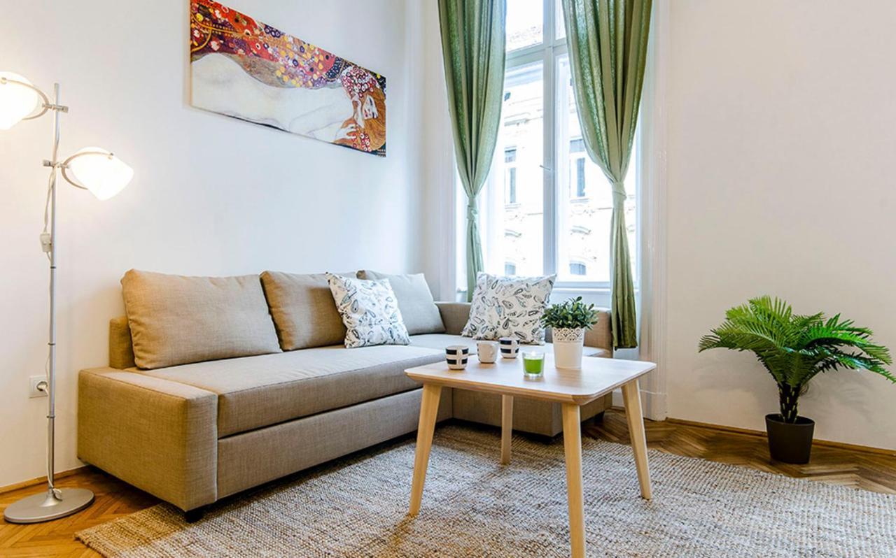 Cozy 2 Bedroom In Terez Boulevard. Apartment
