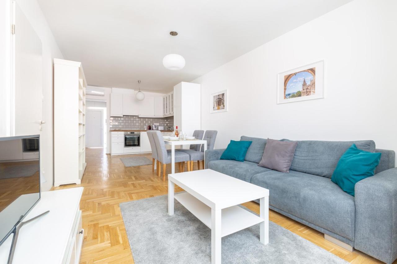 Cozy 3-bedroom In The Heart Of *
