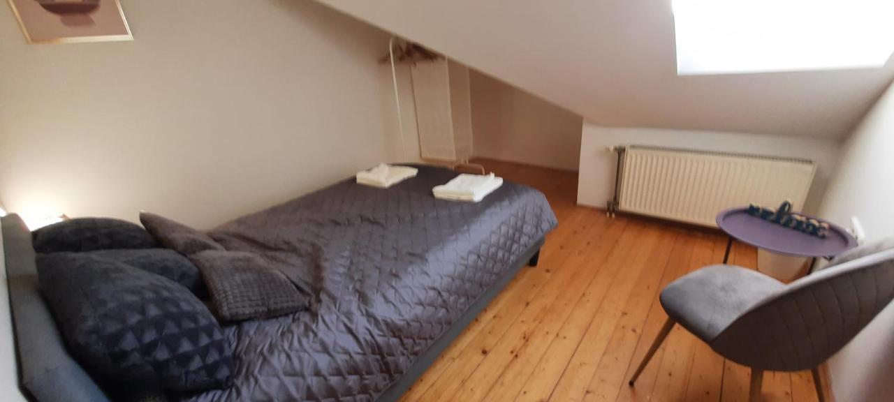 Hi-bp Garden City Batsanyi 3 Rooms, Upstairs Near The City Train With Free Parking Apartament