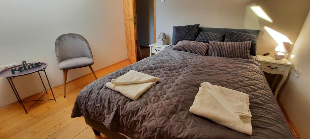Hi-bp Garden City Batsanyi 3 Rooms, Upstairs Near The City Train With Free Parking Apartament *