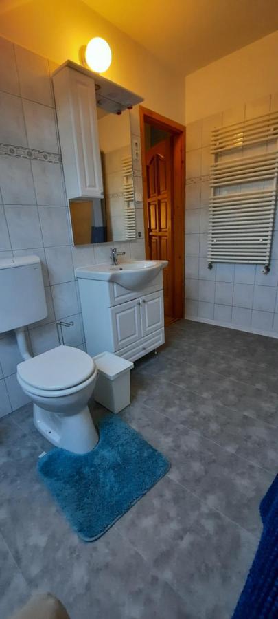 Apartament Hi-bp Garden City Batsanyi 3 Rooms, Upstairs Near The City Train With Free Parking