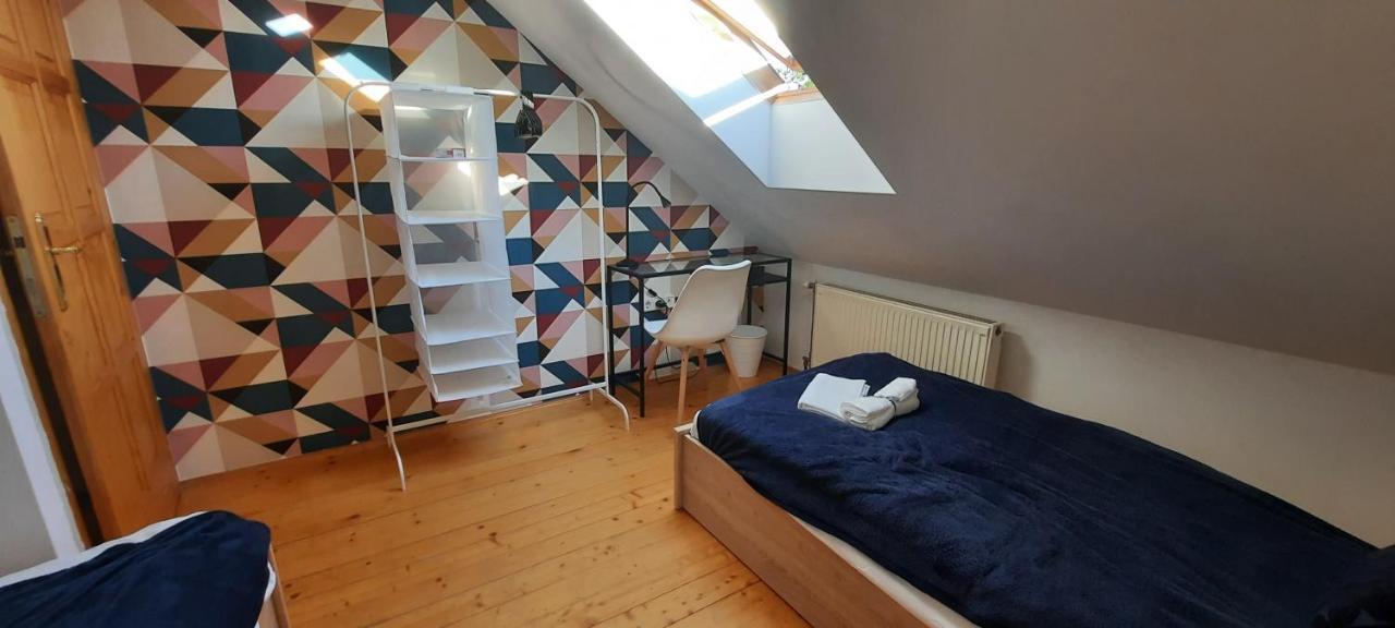 Hi-bp Garden City Batsanyi 3 Rooms, Upstairs Near The City Train With Free Parking Budapeszt