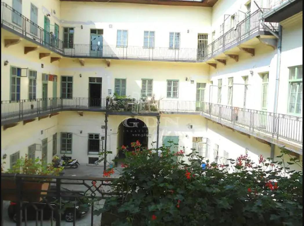 3bdr/2bath/3a/c Design Apt, Central, Free Parking, Quiet