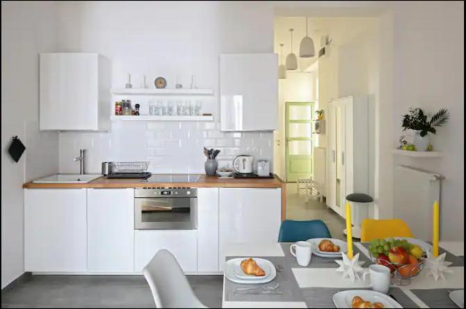 3bdr/2bath/3a/c Design Apt, Central, Free Parking, Quiet * Budapest