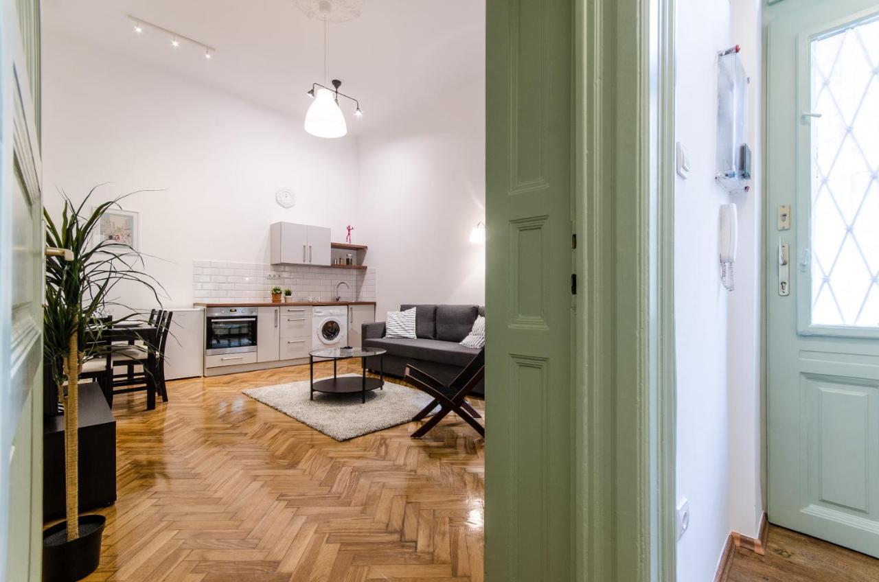 B63 2 Bedroom In Heart Of Apartamento