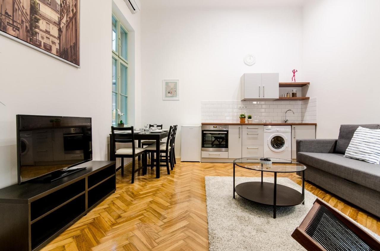 B63 2 Bedroom In Heart Of Apartamento