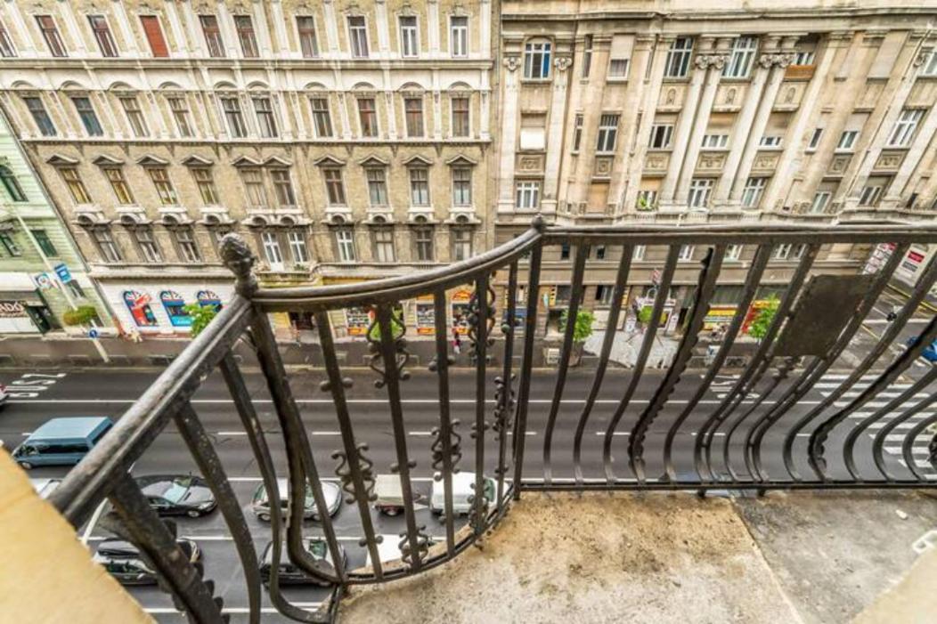 Hi-bp Design In The Heart Of Apartment