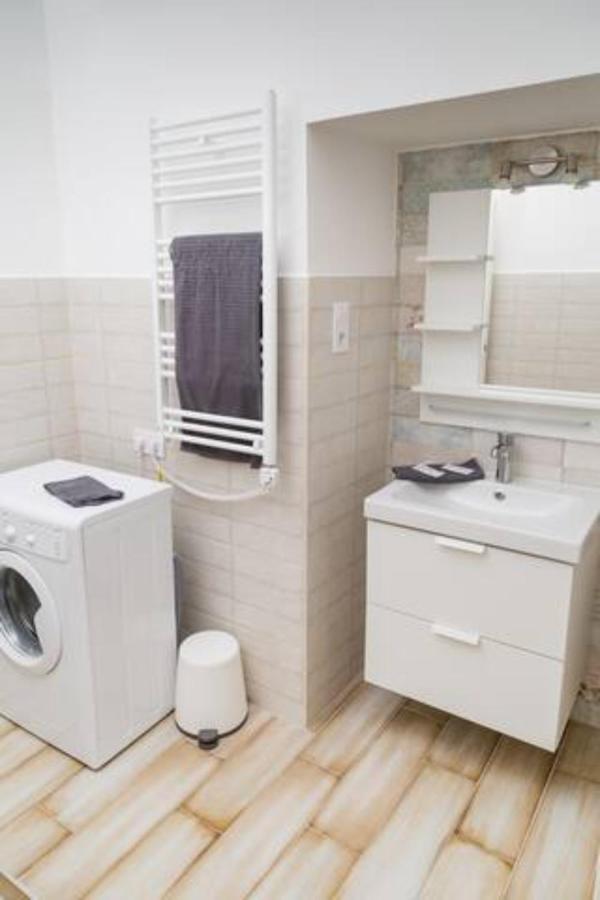 Apartment Hi-bp Design In The Heart Of
