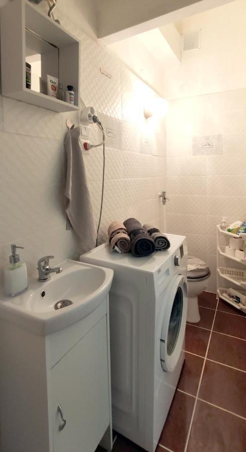 Simon Says Full Apartman In The Heart Of *
