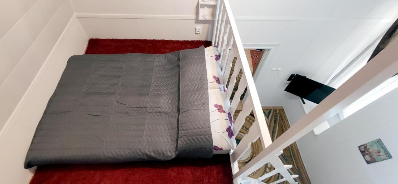 Simon Says Full Apartman In The Heart Of