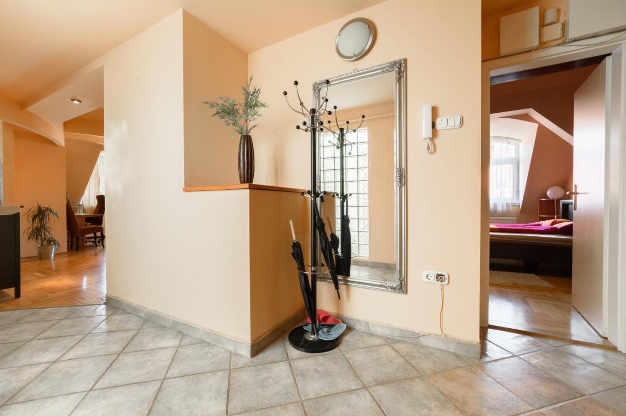 View To The Roofs Luxury With 2 Bedrooms Apartament Budapeszt