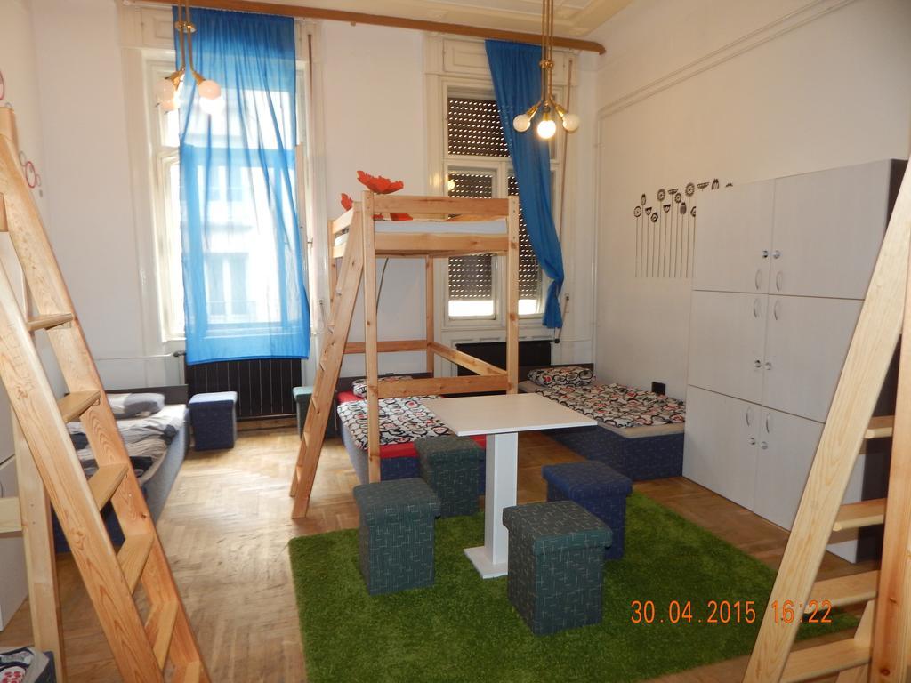 Violet Hostel *