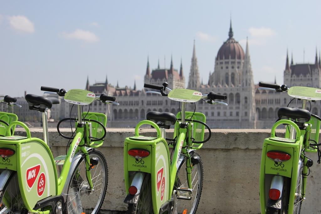 Elizabeth Boulevard * Budapest