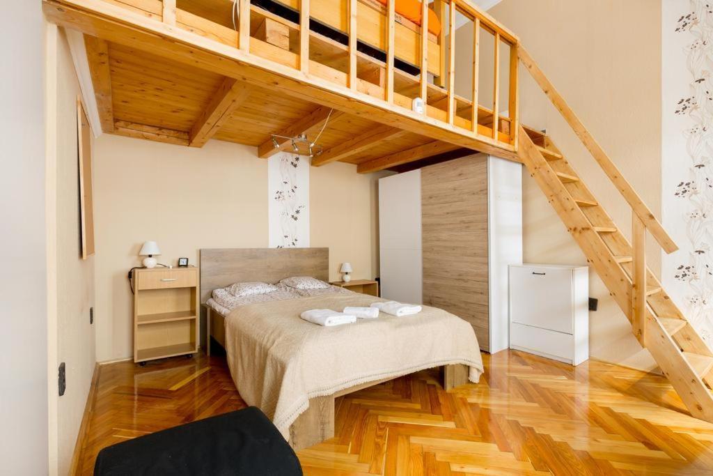 Szentkiralyi 5 - Double Basic In The Center - Self-check-in * Budapest