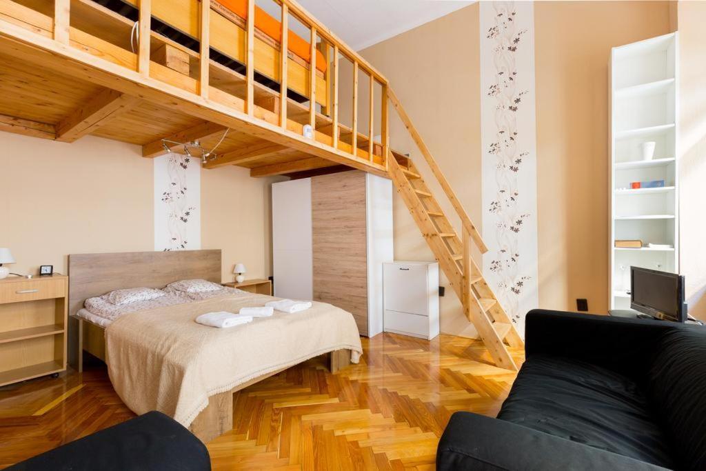 Szentkiralyi 5 - Double Basic In The Center - Self-check-in * Budapest