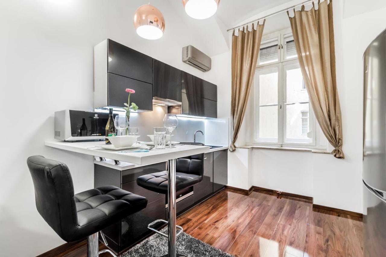Centrum Lovely At The Opera Building Apartment *
