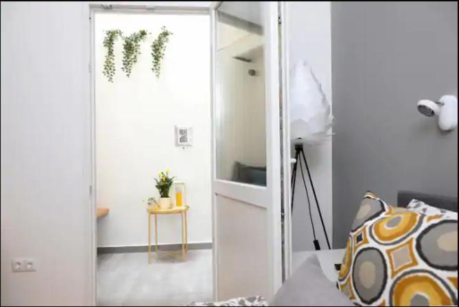 Apartamento 3bdr/2bath/3a/c Design Apt, Central, Free Parking, Quiet Budapest