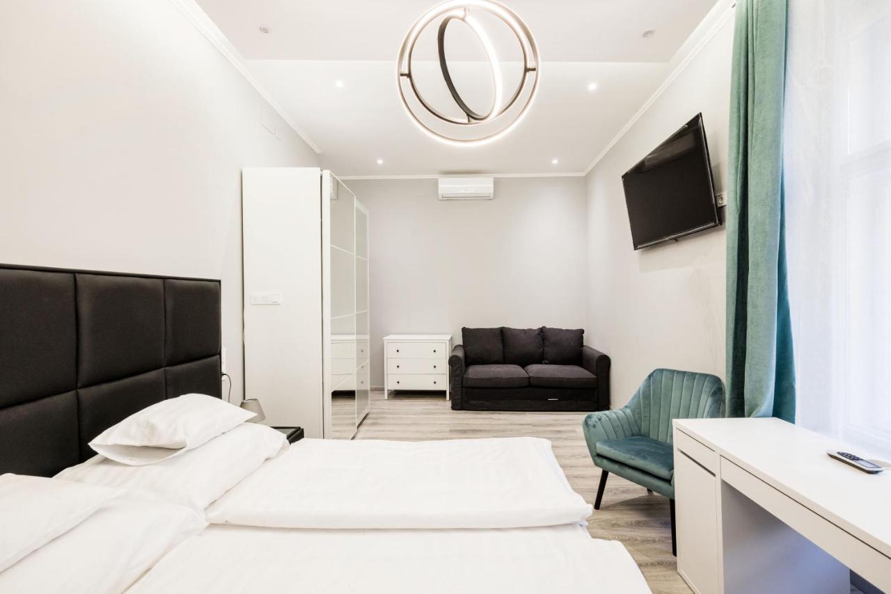 A Golden Star Modern Luxury And * Budapest