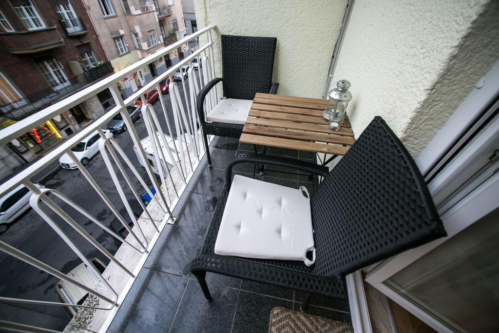 Downtown With Balcony & Optional Garage & Restaurant In The Building Budapeszt